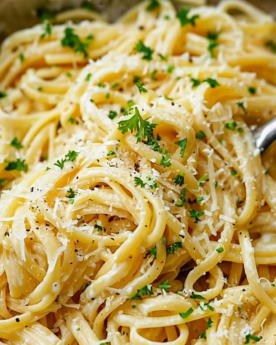 Garlic Parmesan Pasta: Easy Comfort Food with Turkey Bacon Delight